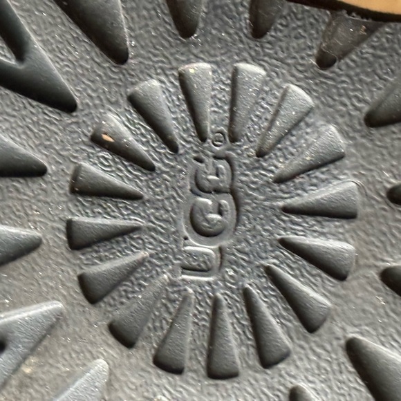 Ugg Australia WOMEN'S Ankle Boot Black Naveah BOW Suede 1012808 Sz 8 - Picture 8 of 16